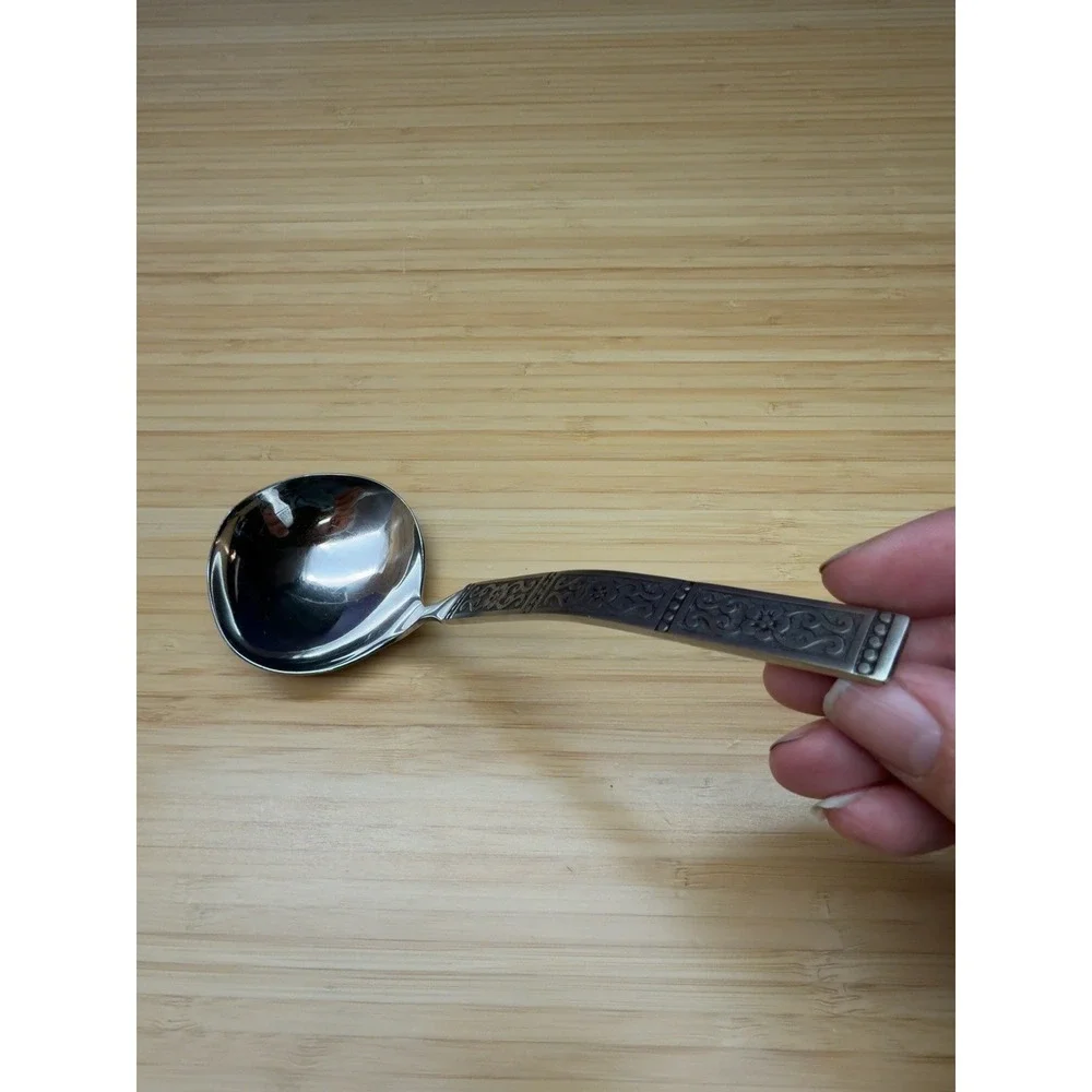 Oneida Isabella Solid Gravy Ladle Community Stainless Floral About 7